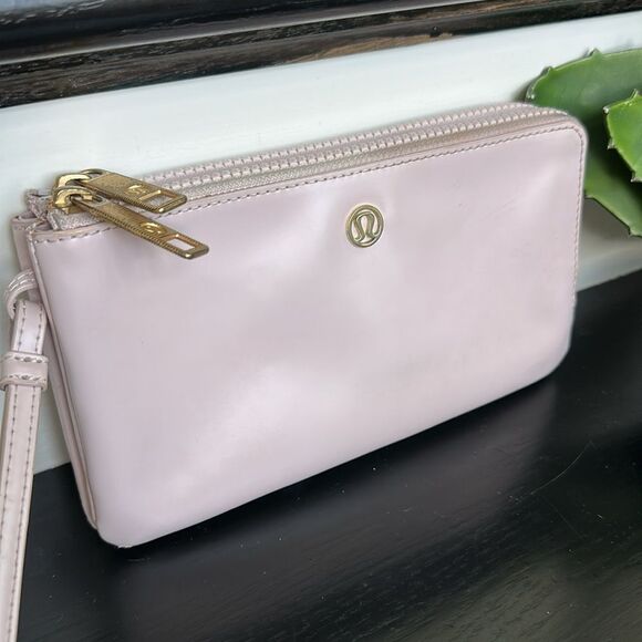 Lululemon double up Pink Wristlet Clutch Wallet PurseSleek Minimalist - Picture 2 of 9